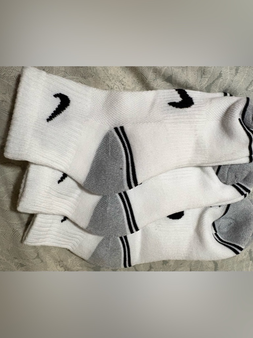 NWOT kids 3 pack Nike White Crew Athletic Socks with Gray Heel and Black Swoosh